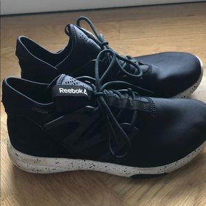 Reebok sneakers size 8 (fits 8.5/9)